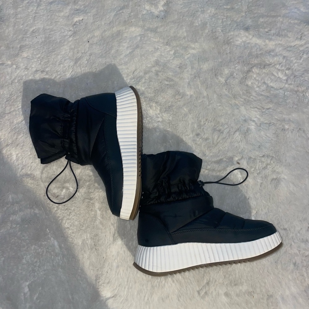 Women's Black Winter Boots